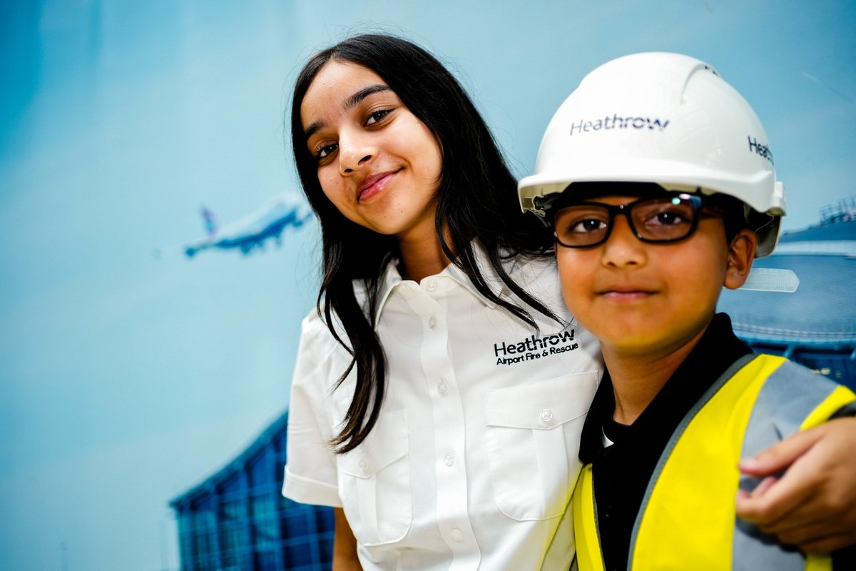 Download Image - Laiba and Zuraib Ahmed, 12 and 8, whose parents Saira and Aqeel both work in Heathrow security picture
