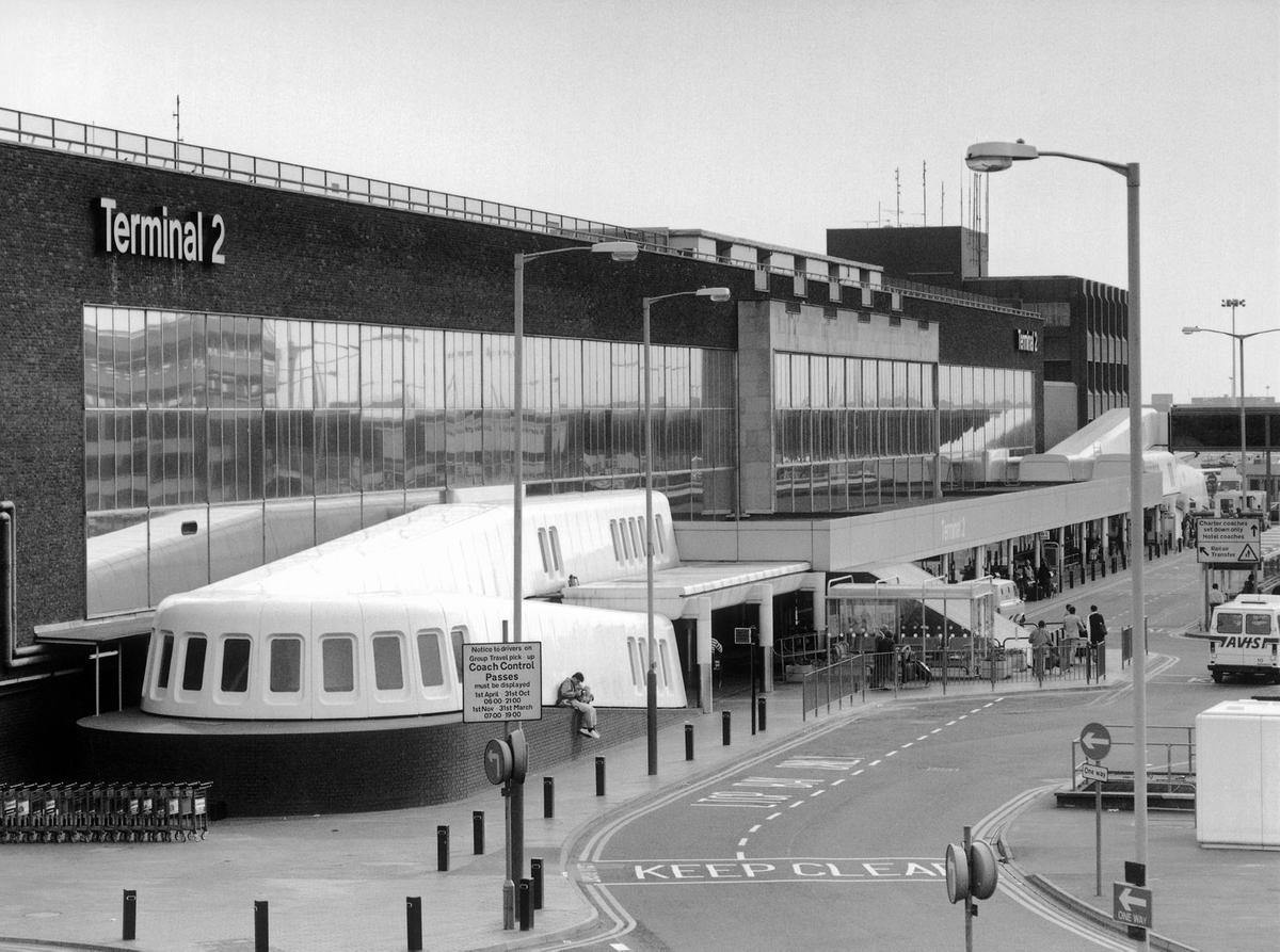 Download Image - Old Terminal 2 - 1990s picture