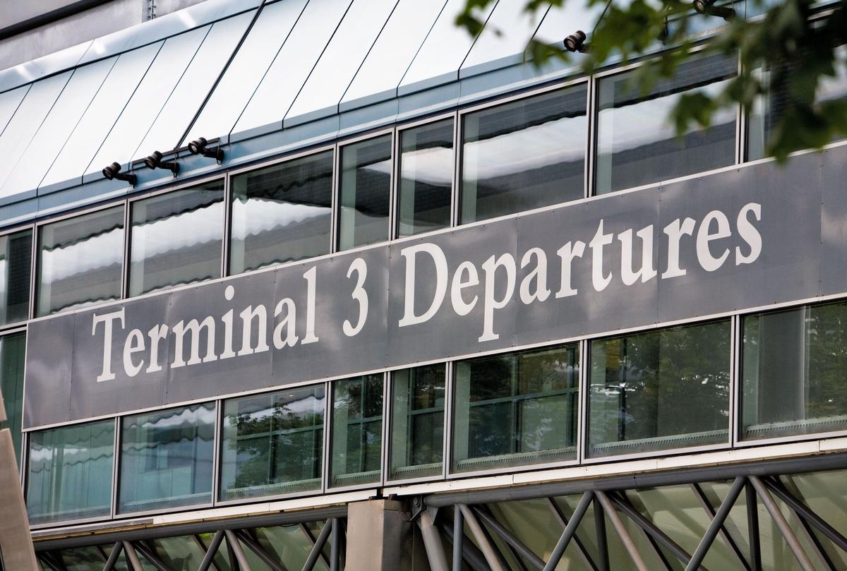 Download Image - Terminal 3 departures entrance picture