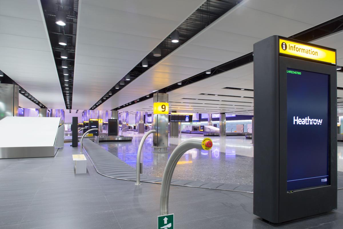 Download Image - Terminal 2 - Baggage reclaim picture