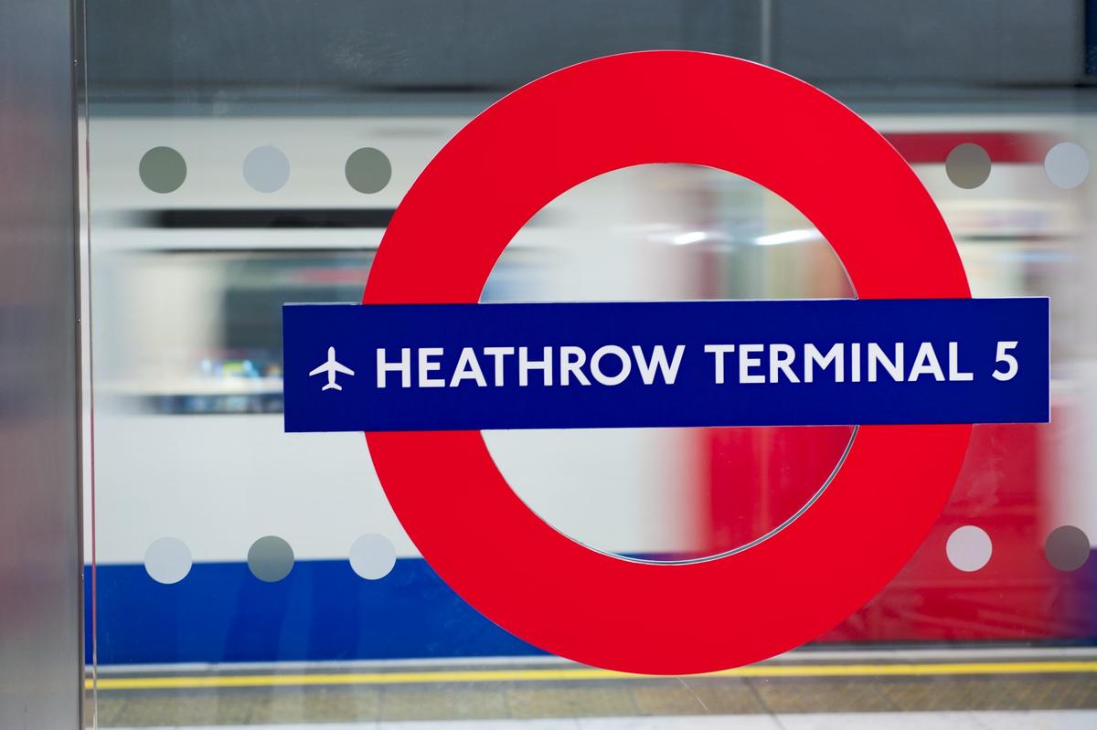 Download Image - Heathrow Terminal 5 picture