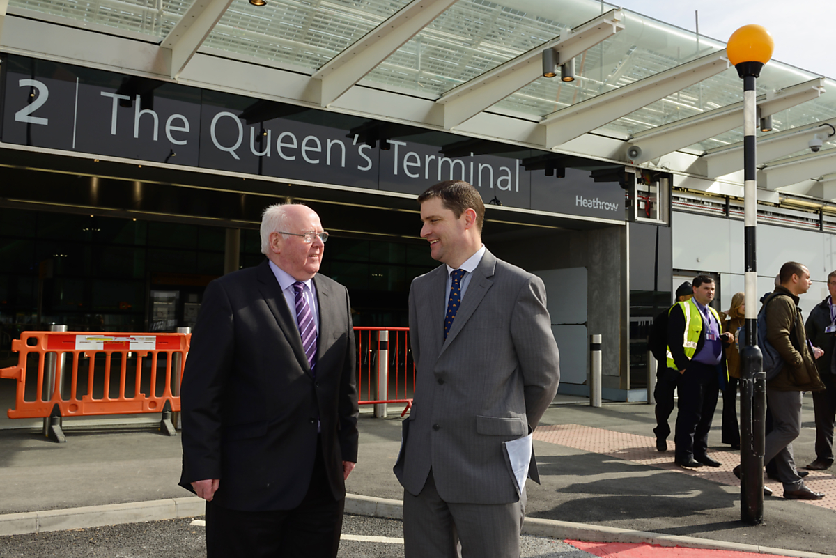 Download Image - Rt Hon Tom Clarke visits Heathrow Terminal 2 picture