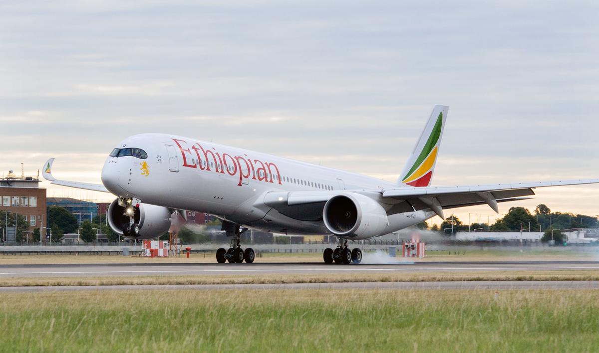 Download Image - Ethiopian Airbus A350 touching down picture