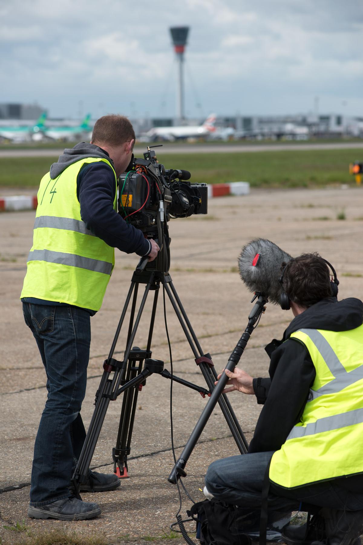 Download Image - Airport Live filming picture