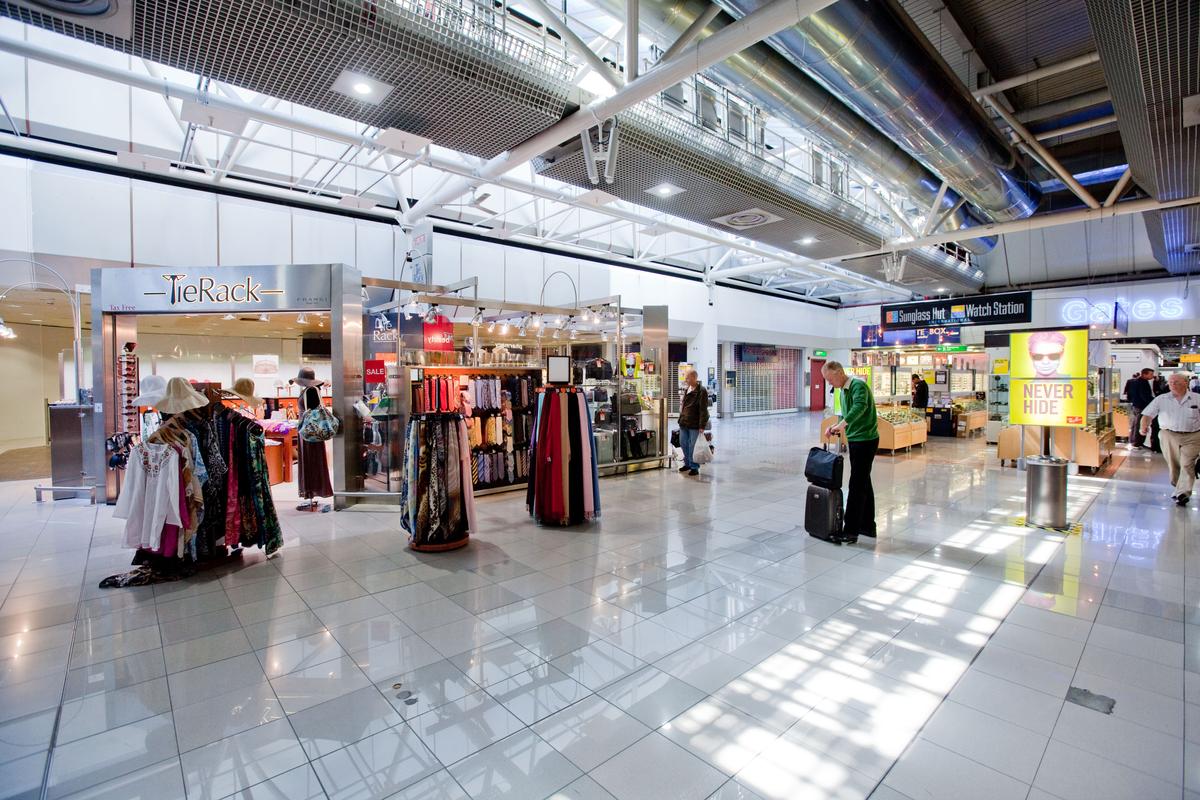 Download Image - Terminal 4 retail departure lounge picture