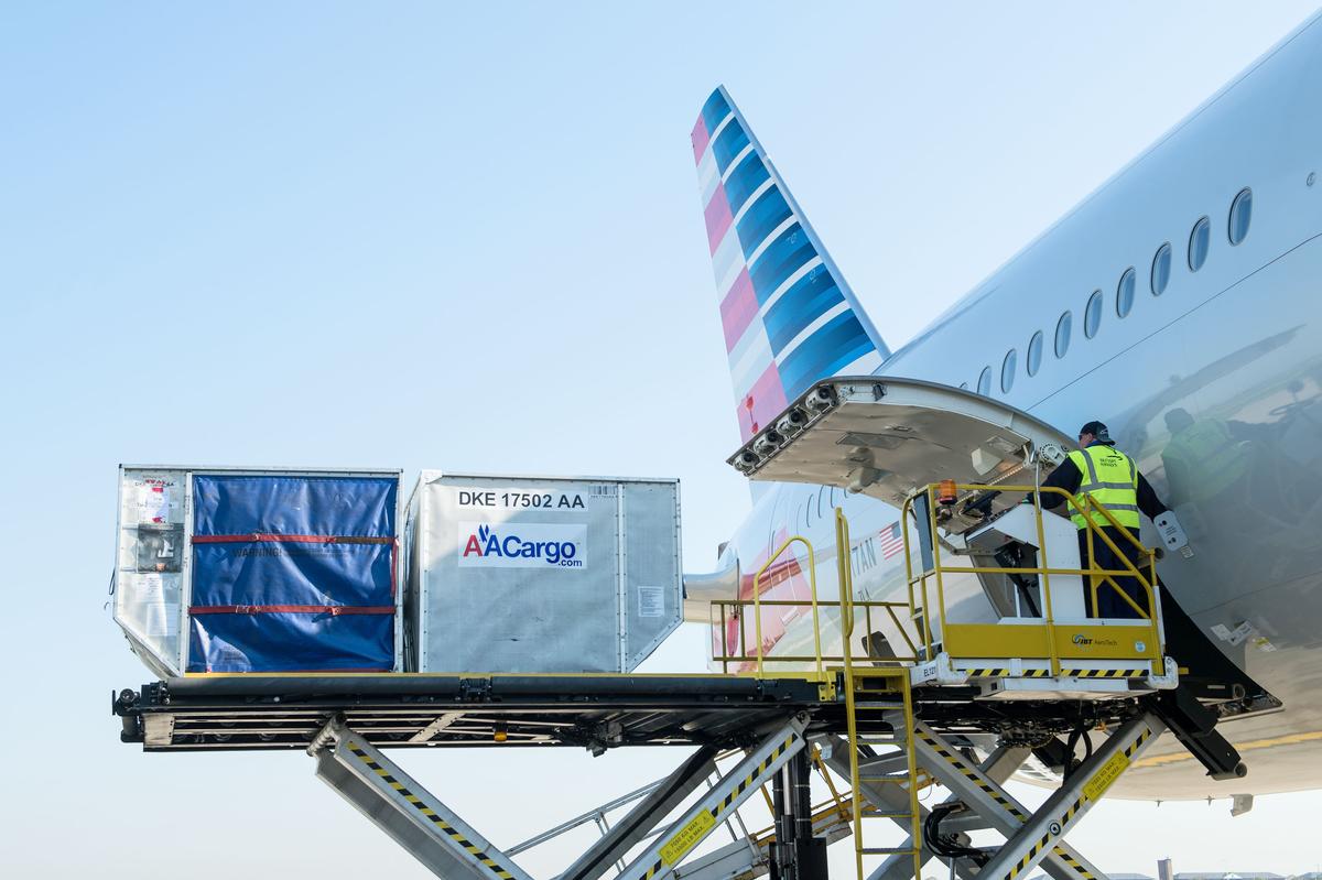 Download Image - Heathrow cargo picture