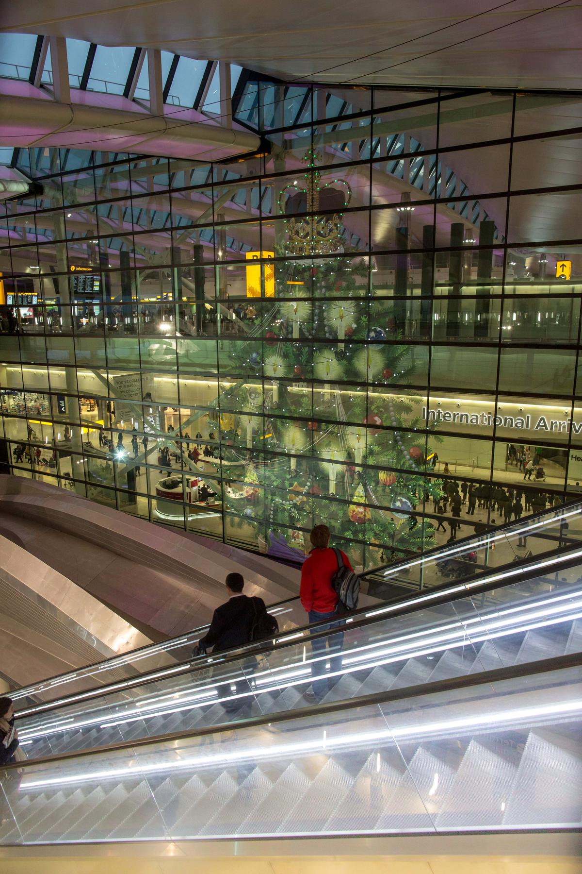 Download Image - Terminal 2 Christmas Tree picture