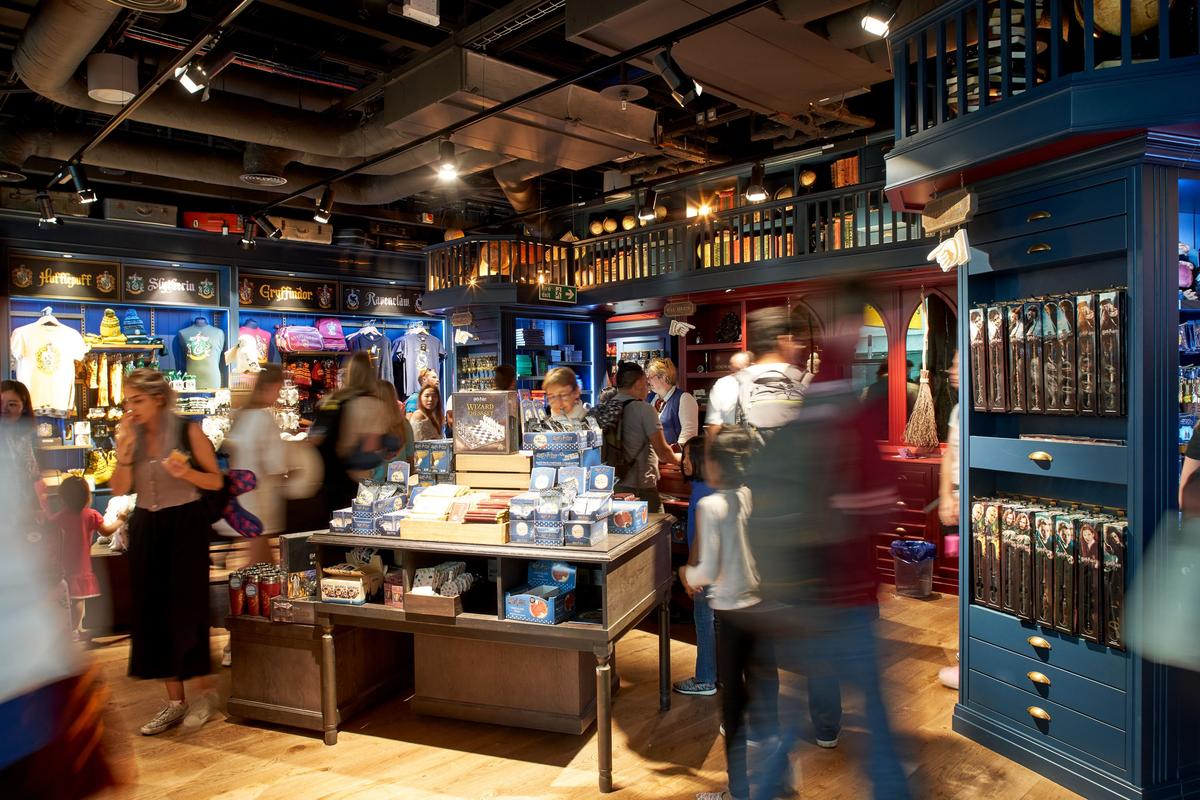 Download Image - THE new HARRY POTTER™ SHOP has officially opened its doors at Heathrow Terminal 5 picture