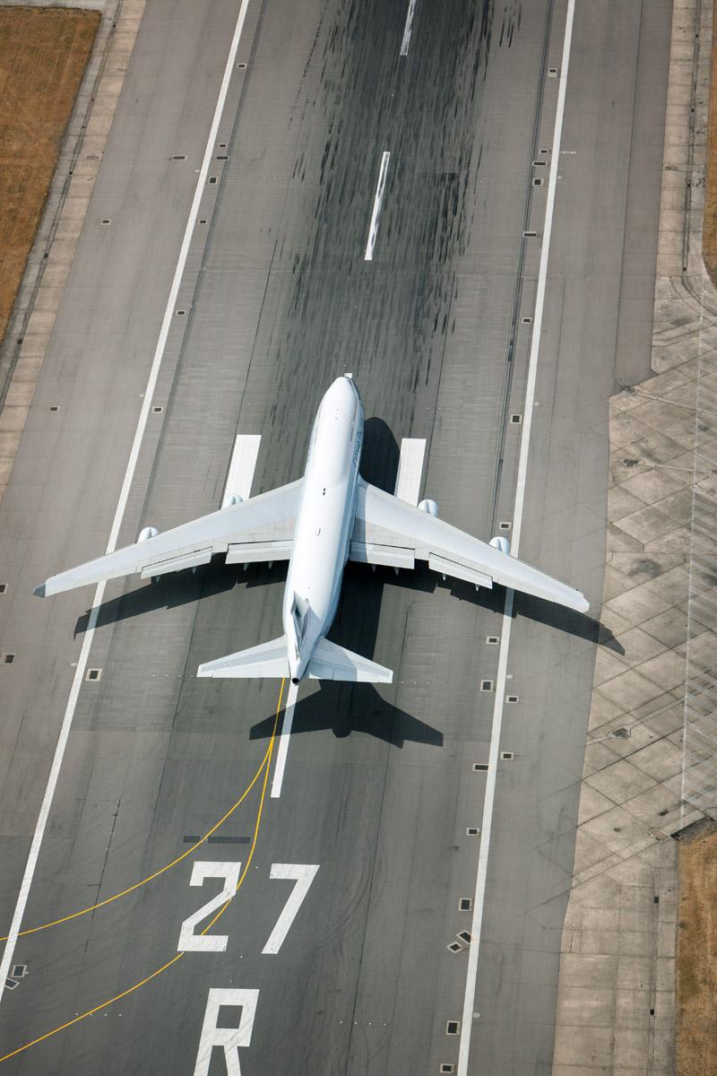 Download Image - Heathrow runway picture