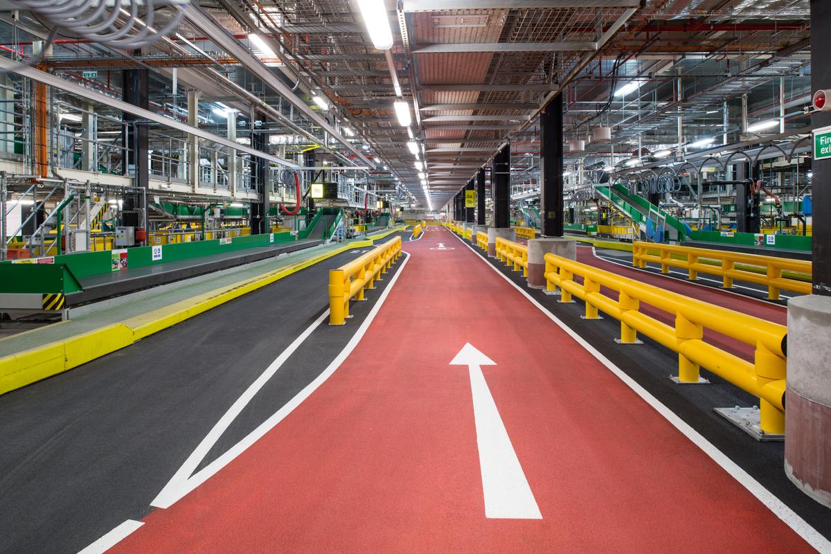 Download Image - Terminal 2 - Baggage road picture