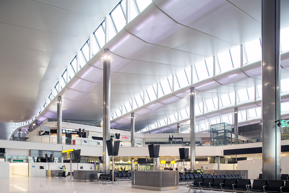 Download Image - Terminal 2 - departures picture
