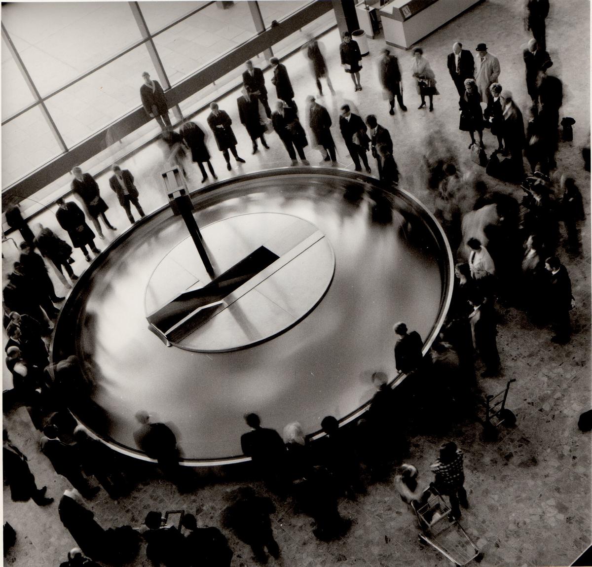 Download Image - Baggage carousel - 1969 picture