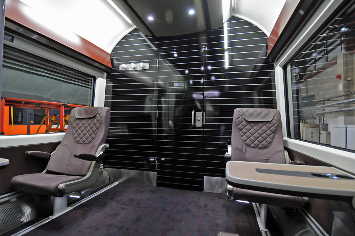 Download Image - Heathrow Express - First Class single seating picture