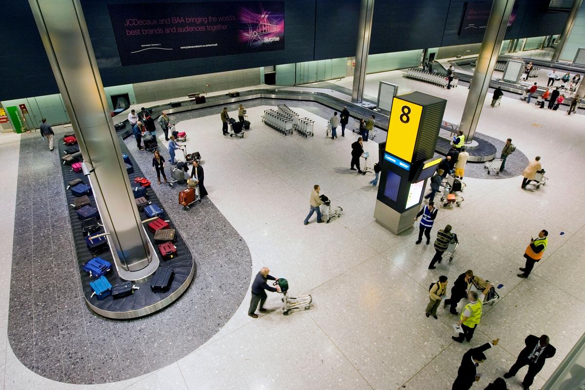Download Image - Terminal 5 baggage reclaim picture