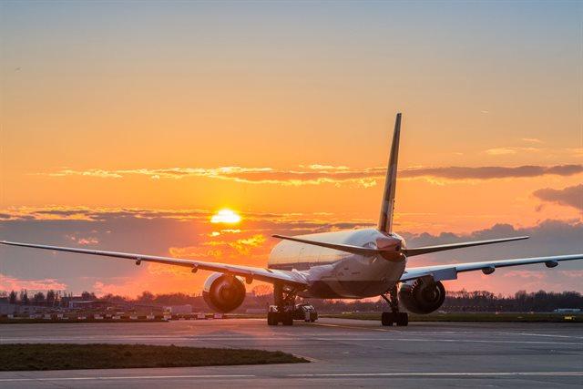 Download Image - Heathrow sun aircraft picture