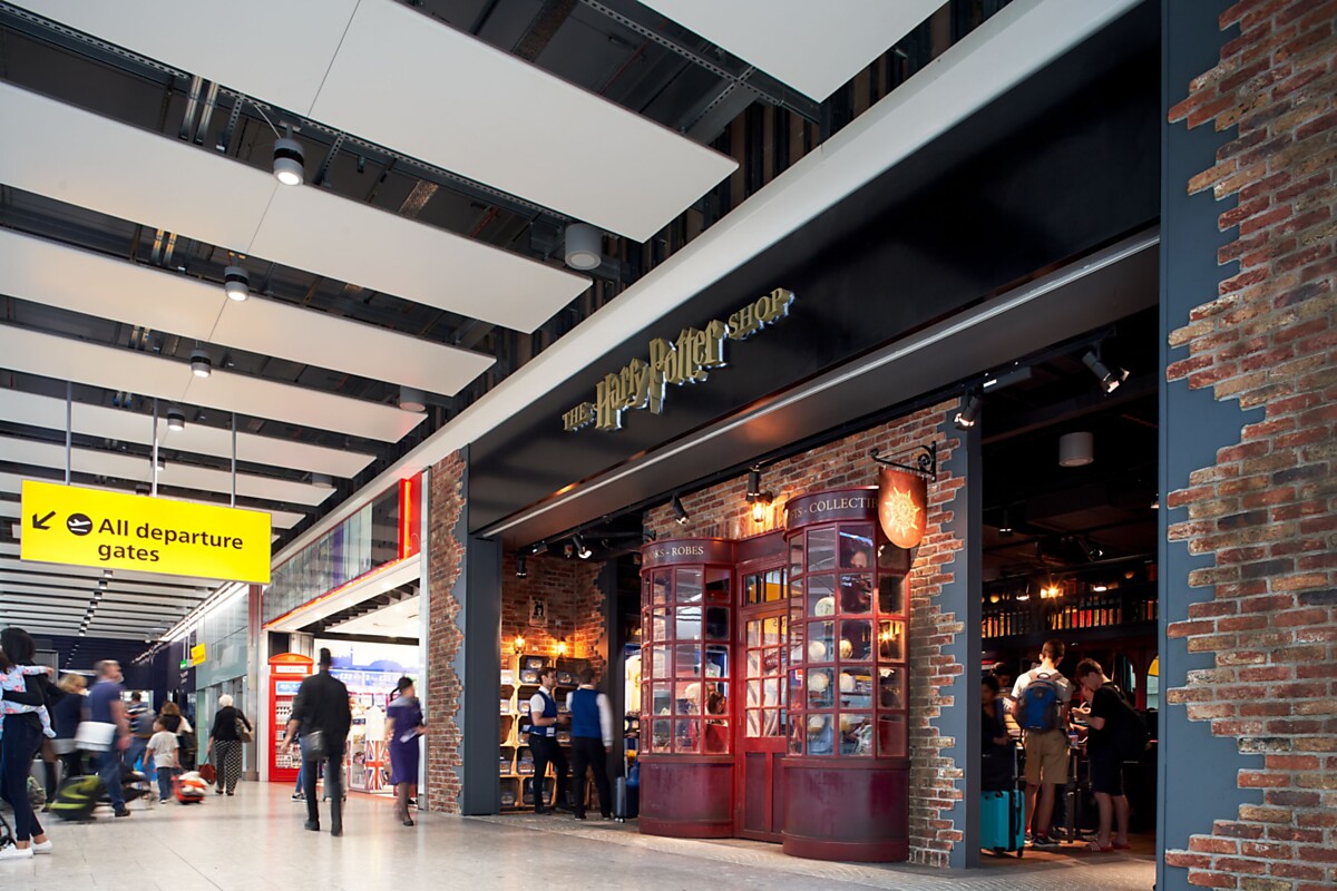 Download Image - THE new HARRY POTTER™ SHOP has officially opened its doors at Heathrow Terminal 5 picture