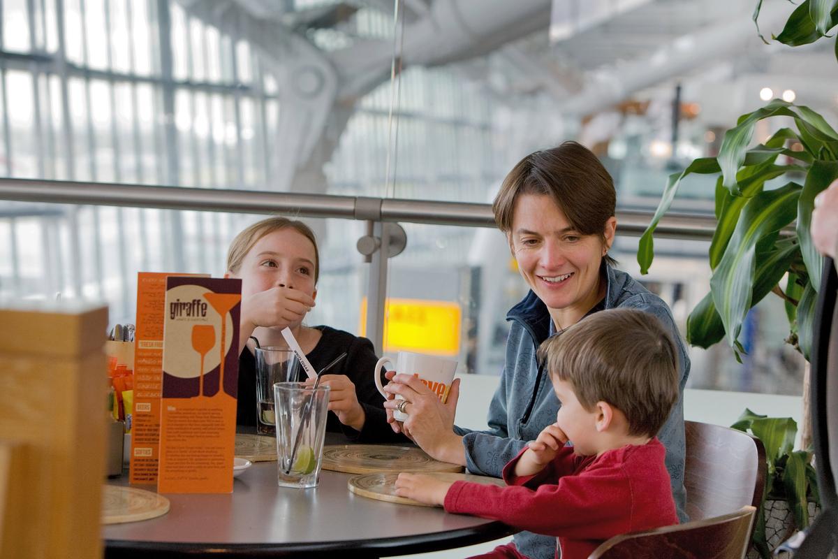 Download Image - Terminal 5 restaurant - Giraffe picture