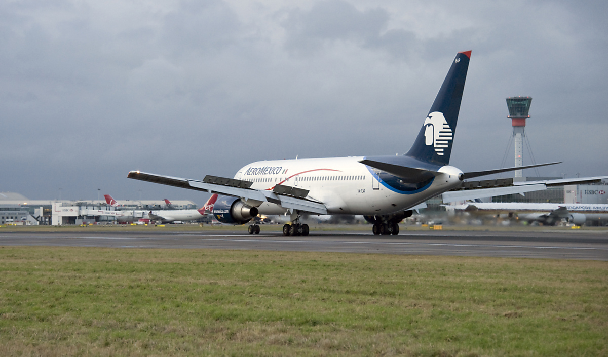 Download Image - Heathrow welcomes Aeromexico picture