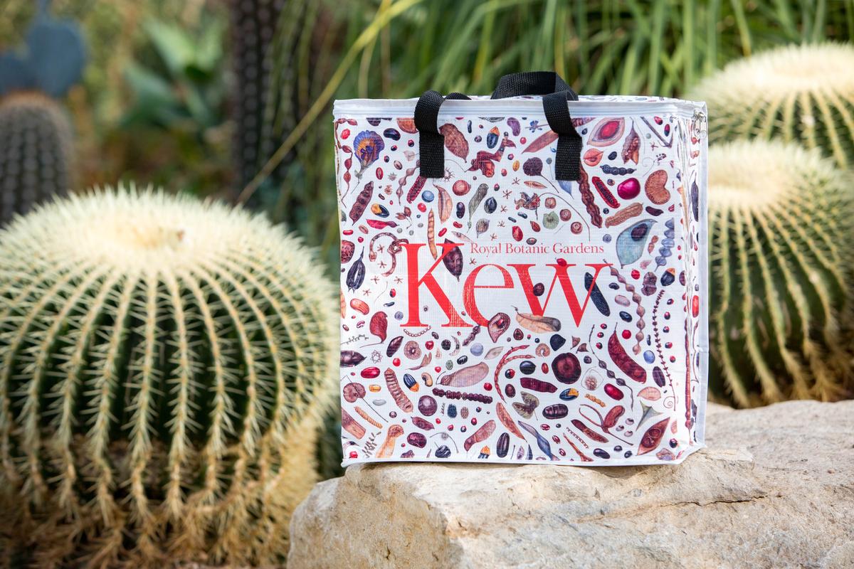 Download Image - Heathrow and Royal Botanic Gardens, Kew launch shopping bag for global travellers picture