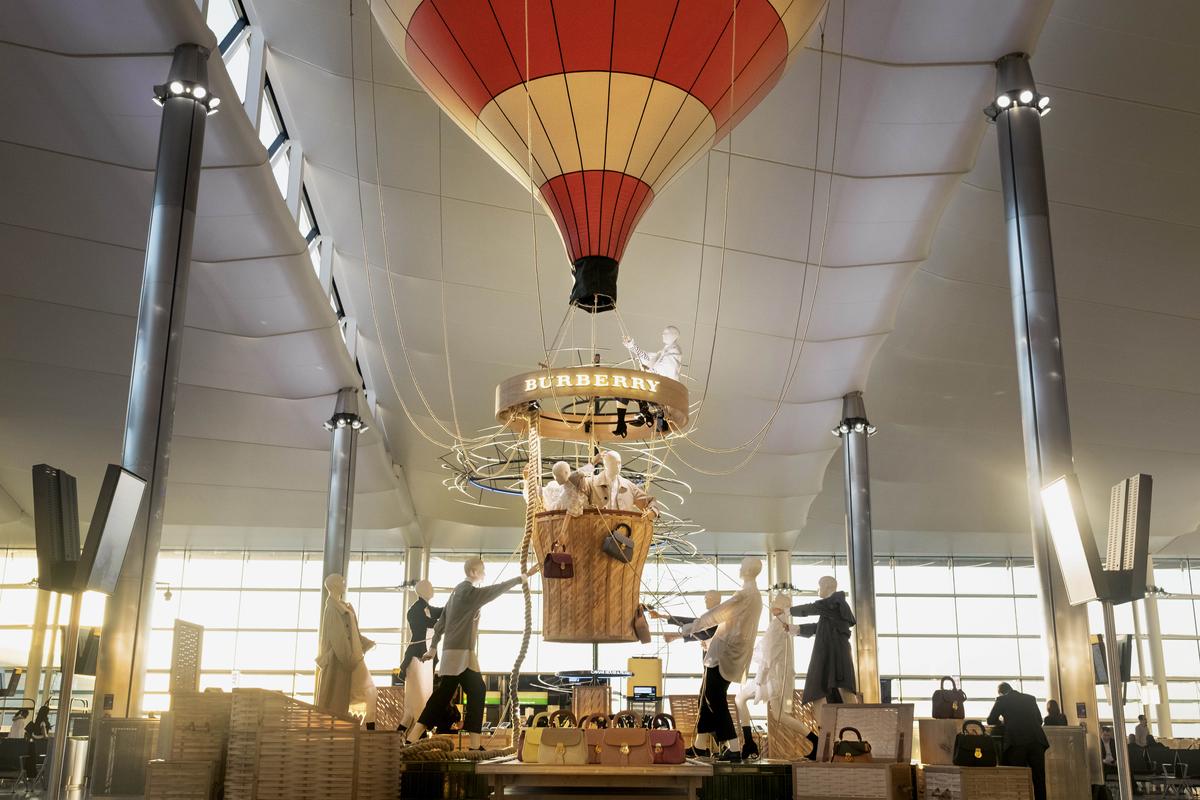 Download Image - Burberry balloon 2 picture