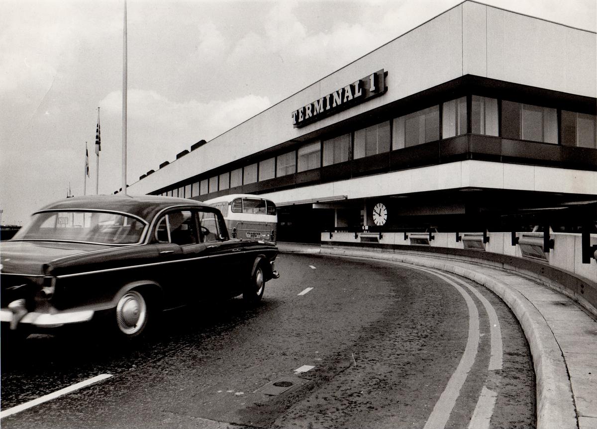 Download Image - Terminal 1 drop off area - 1969 picture