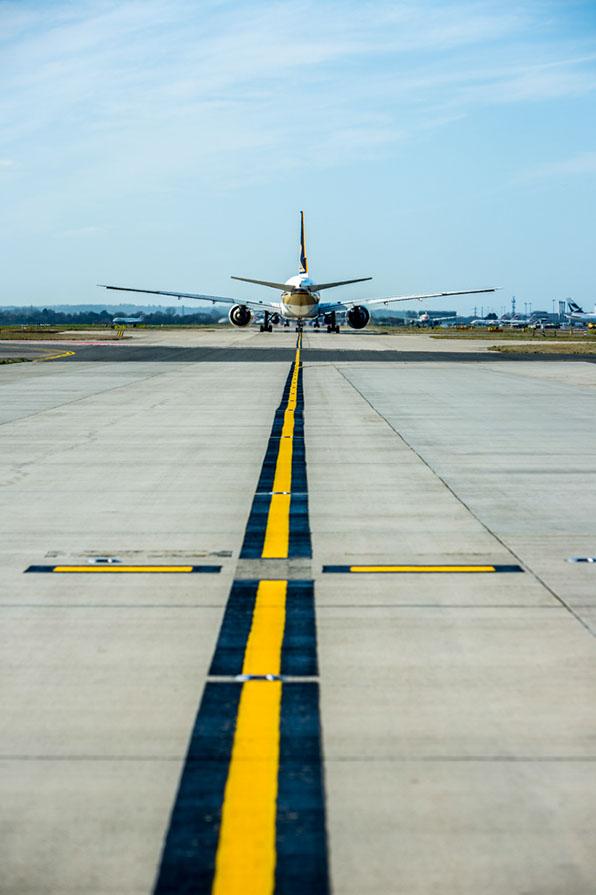 Download Image - Taxiway picture