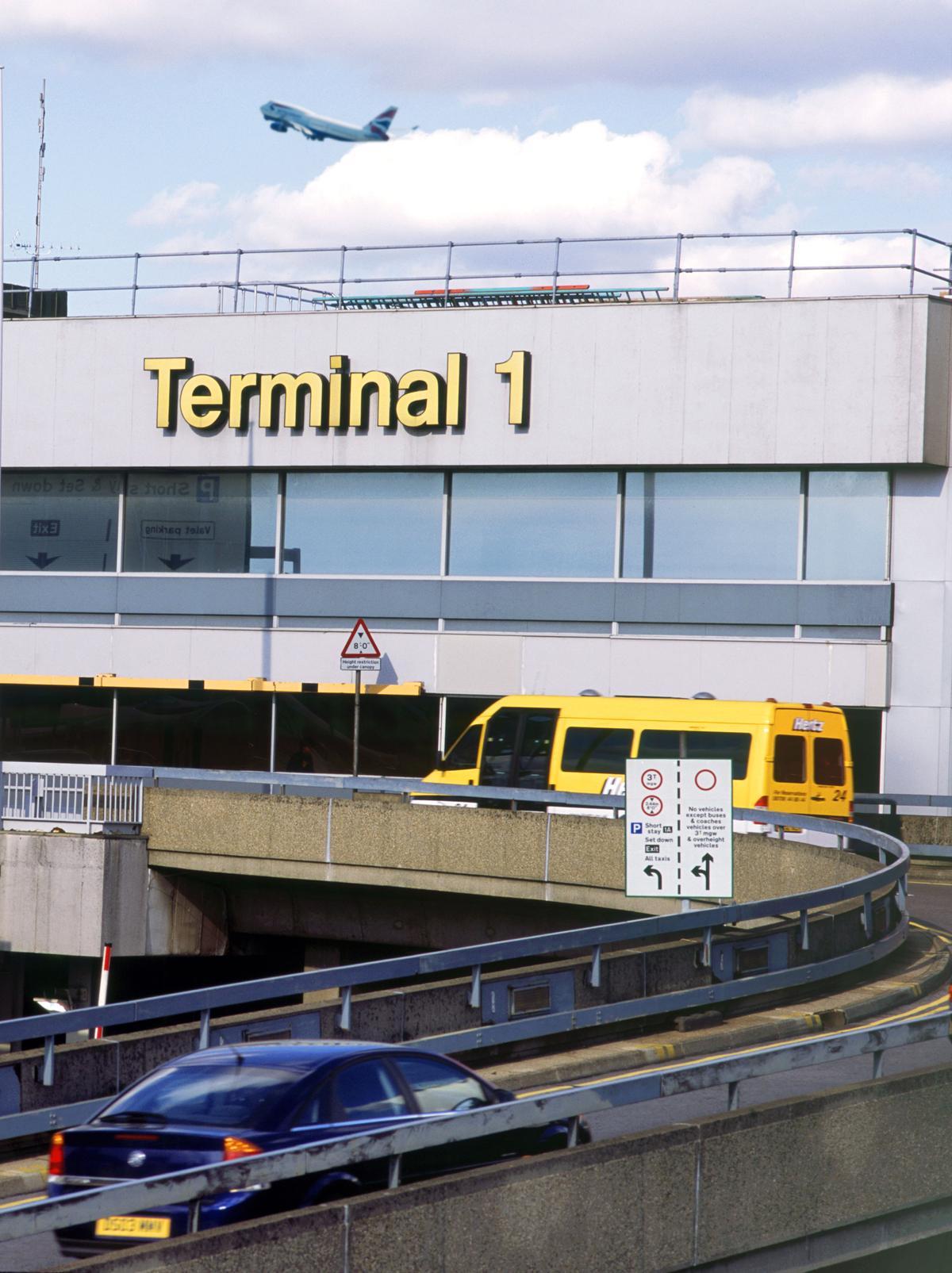 Download Image - British Airways plane from Temirnal 1 picture