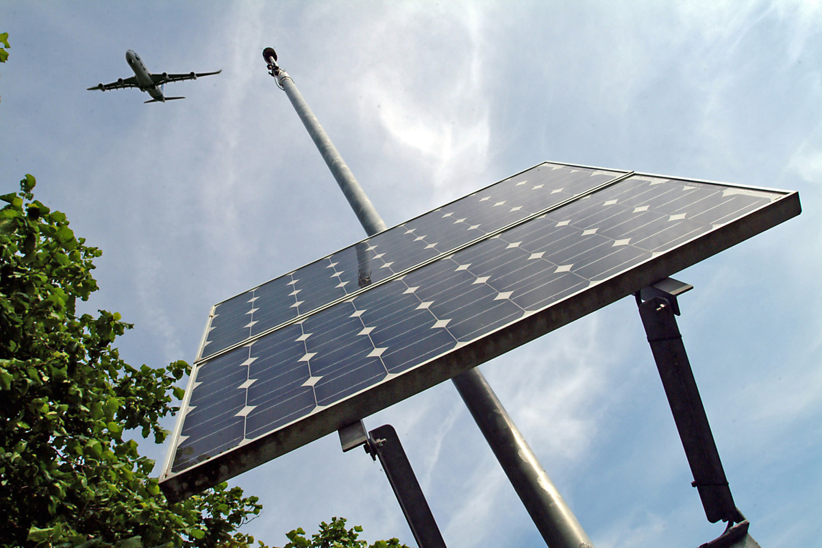 Download Image - Heathrow solar panel picture
