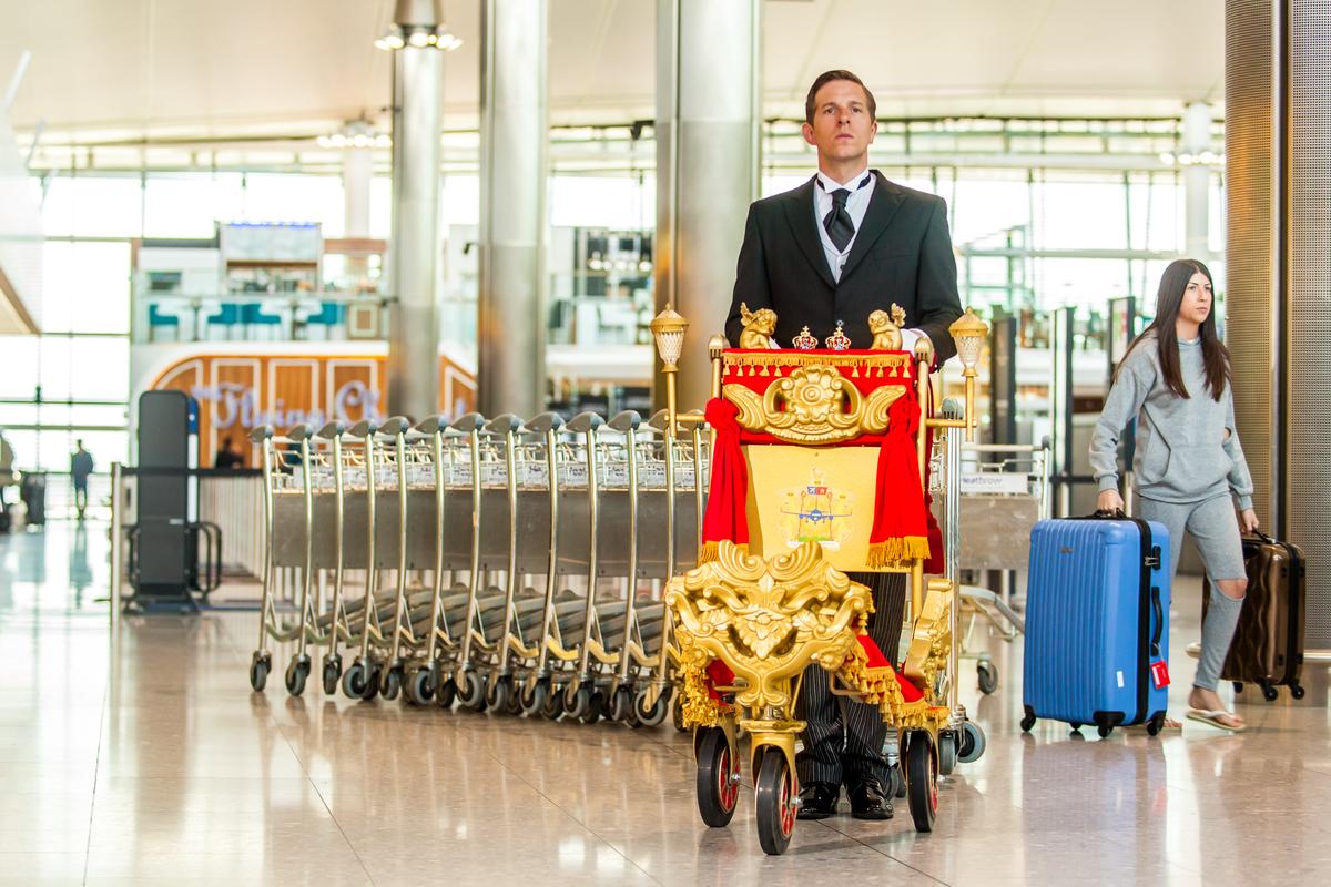 Download Image - Golden trolley check in picture