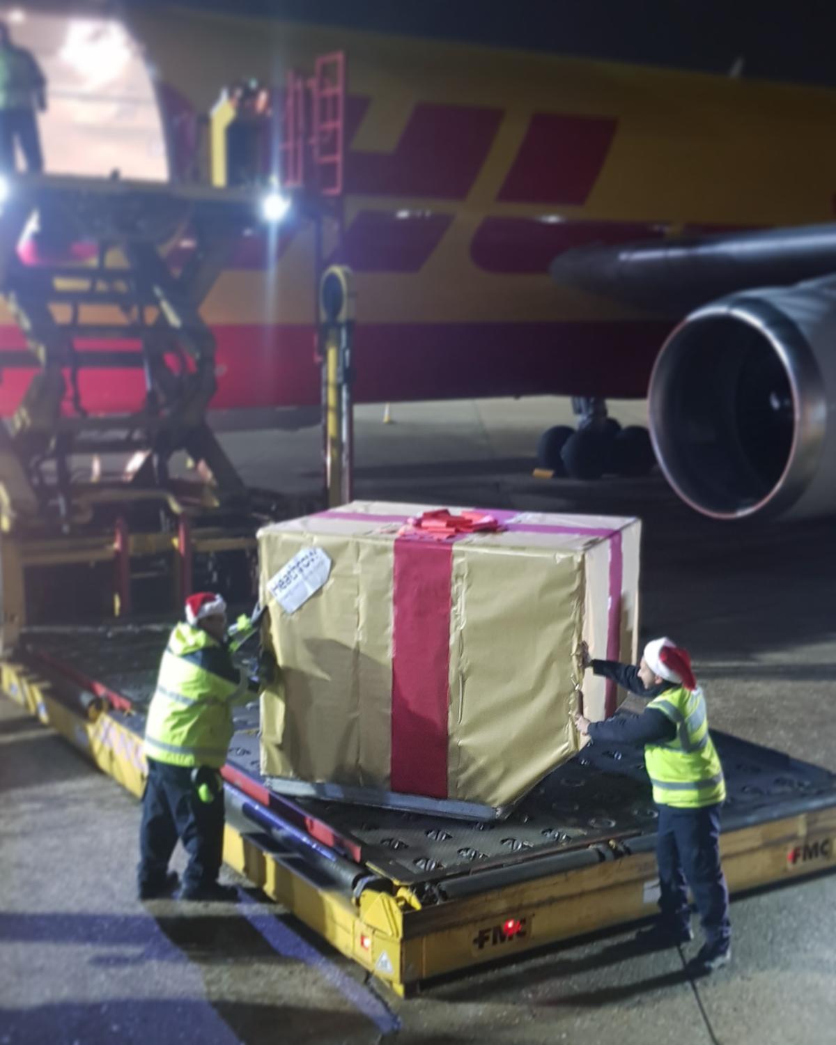 Download Image - DHL Cargo Christmas picture