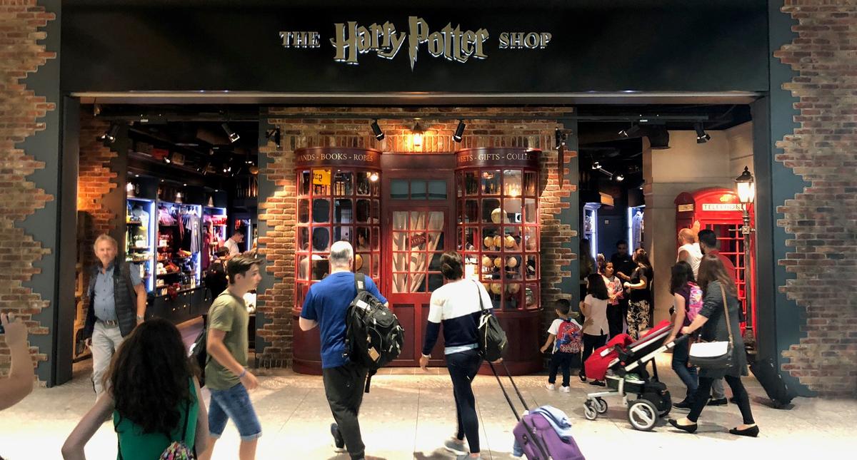 Download Image - THE new HARRY POTTER™ SHOP has officially opened its doors at Heathrow Terminal 5 picture