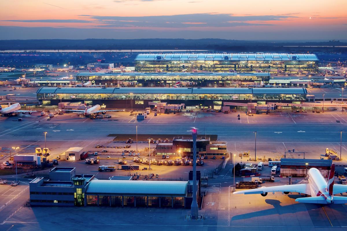 Download Image - Heathrow night picture