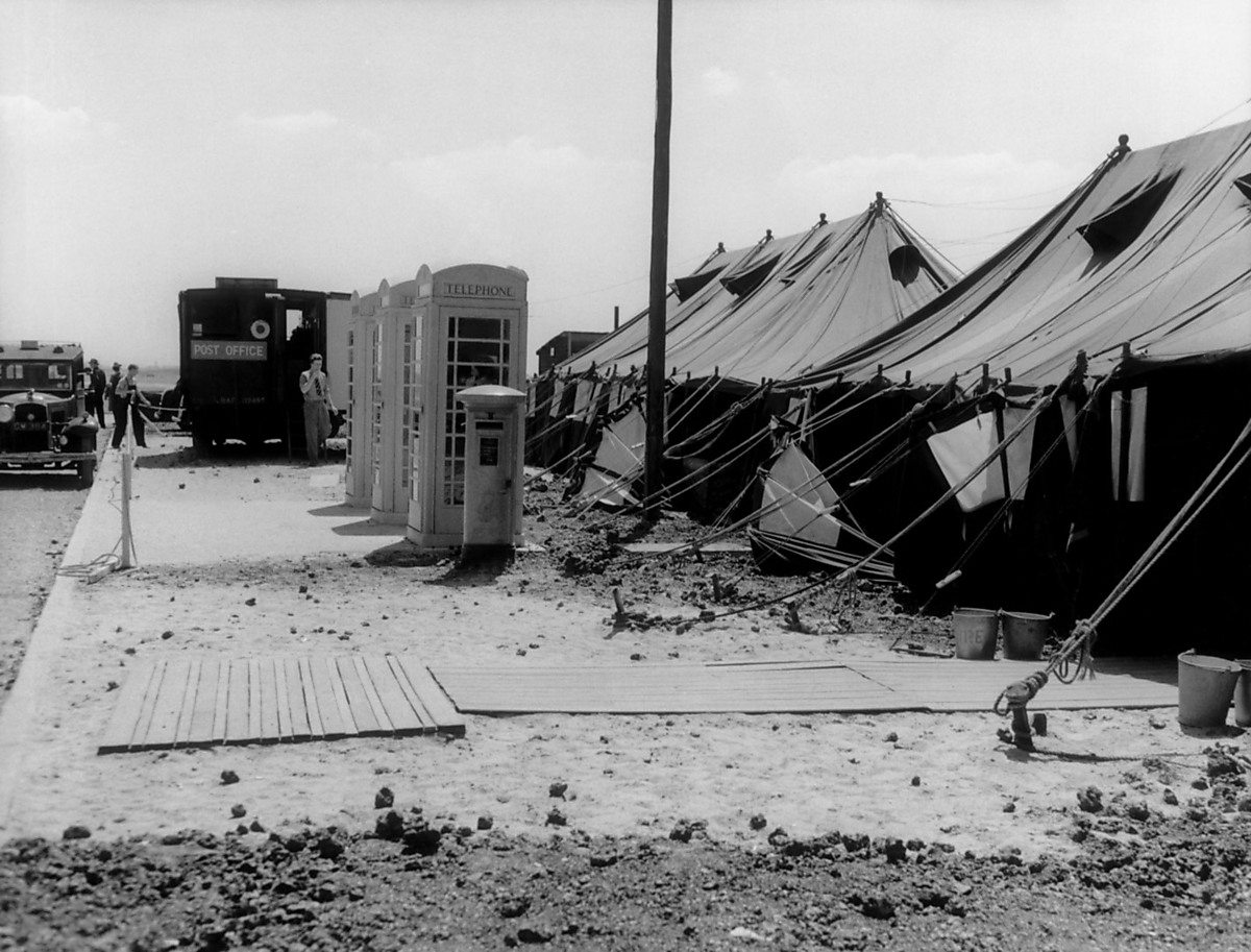 Download Image - Heathrow 1946 picture