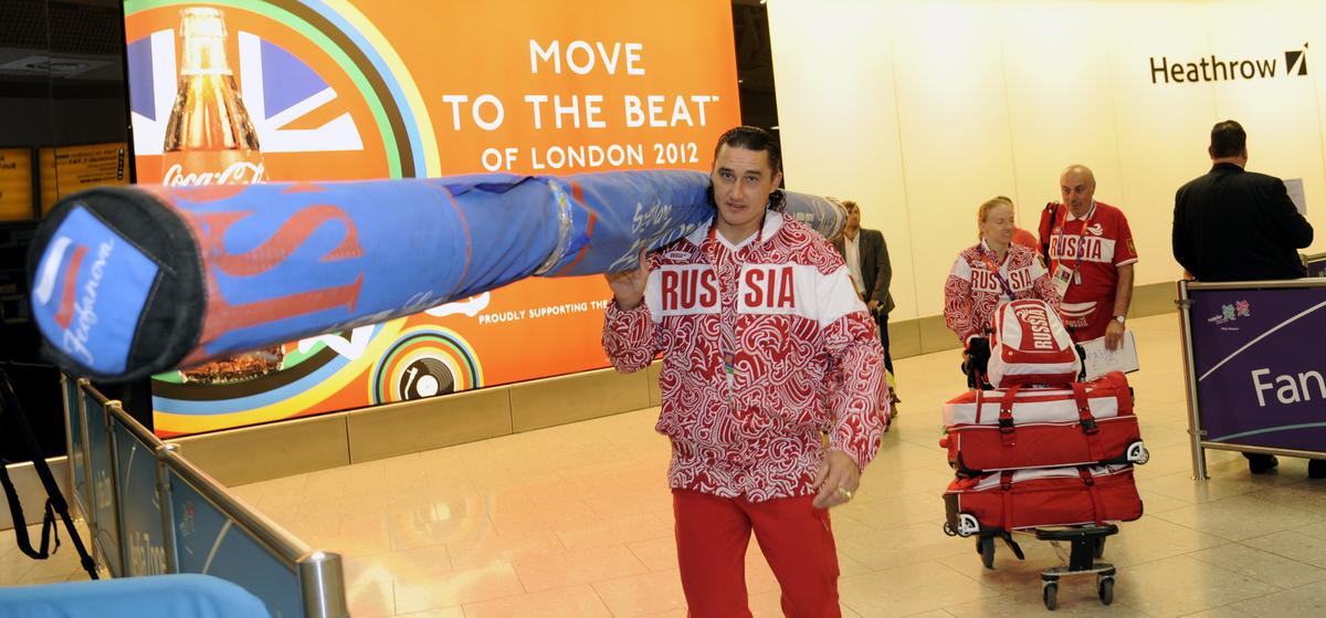 Download Image - Russian athletes arrive at Heathrow picture
