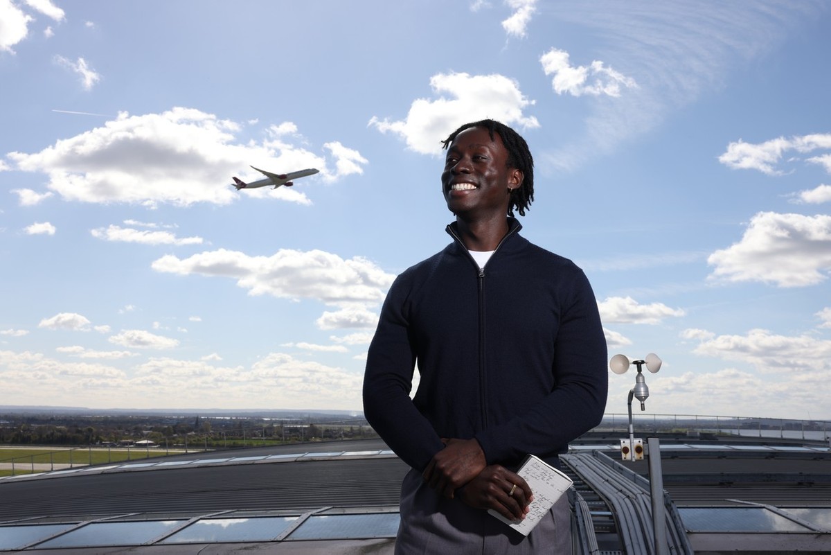 Download Image - Heathrow 80th birthday 06 picture
