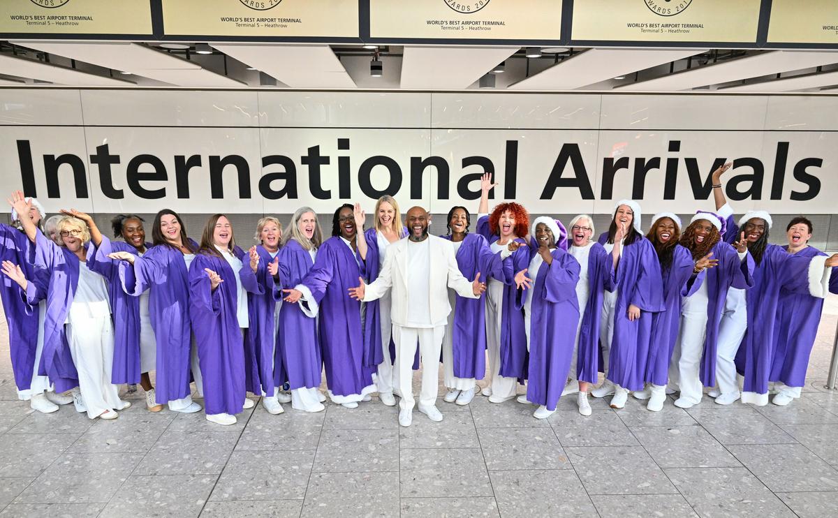 Download Image - heathrow choir 009 picture