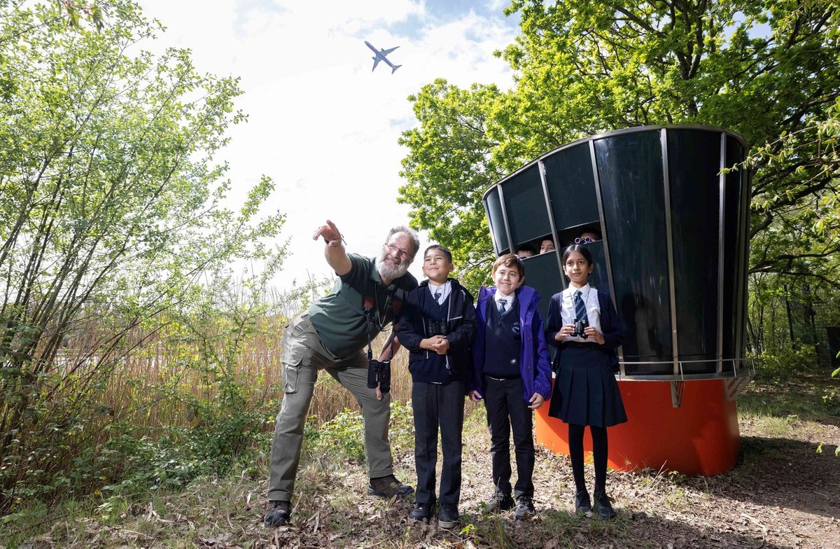 Download Image - Heathrow Nature 7 picture