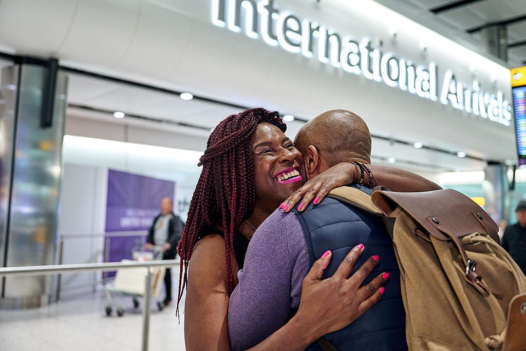 Download Image - Heathrow T2 Arrivals Passengers picture