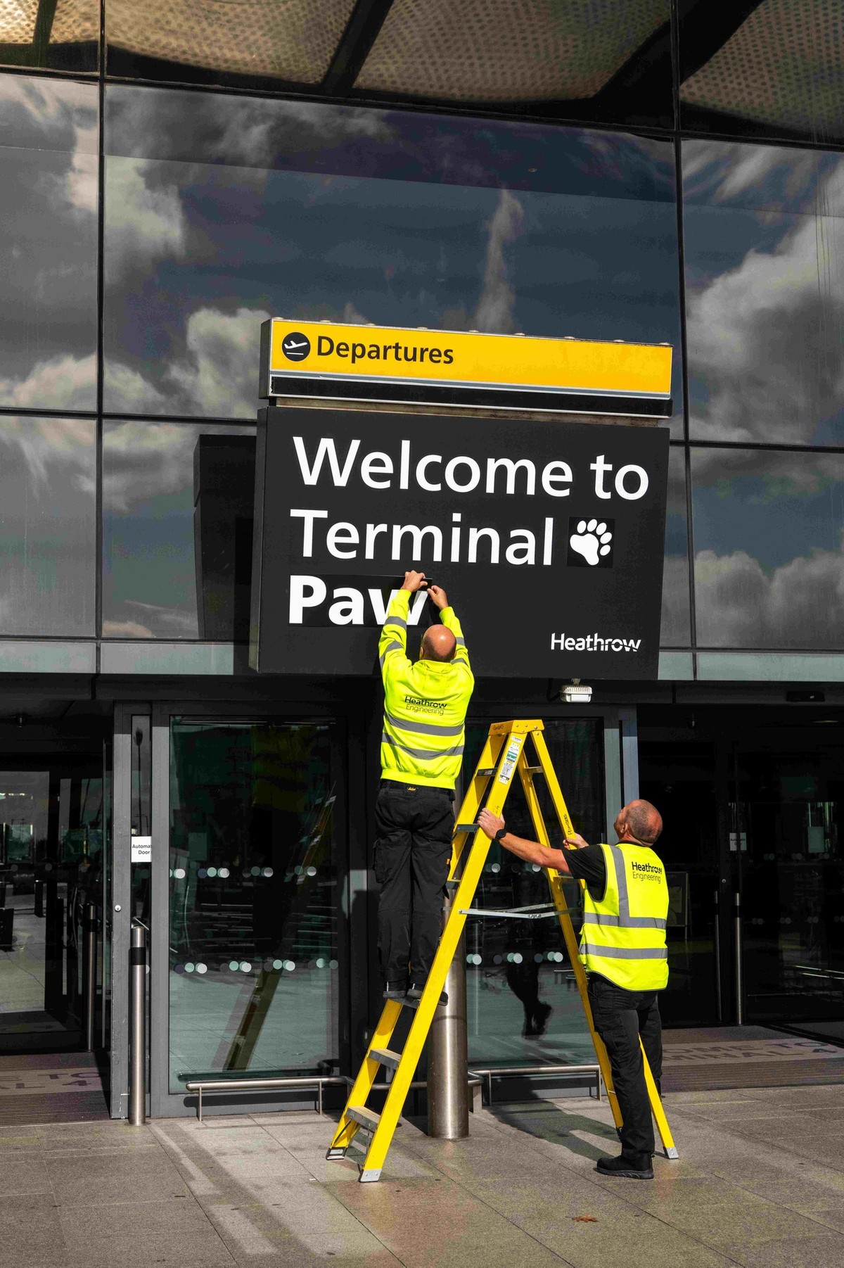 Download Image - Heathrow Terminal Paw 1 picture