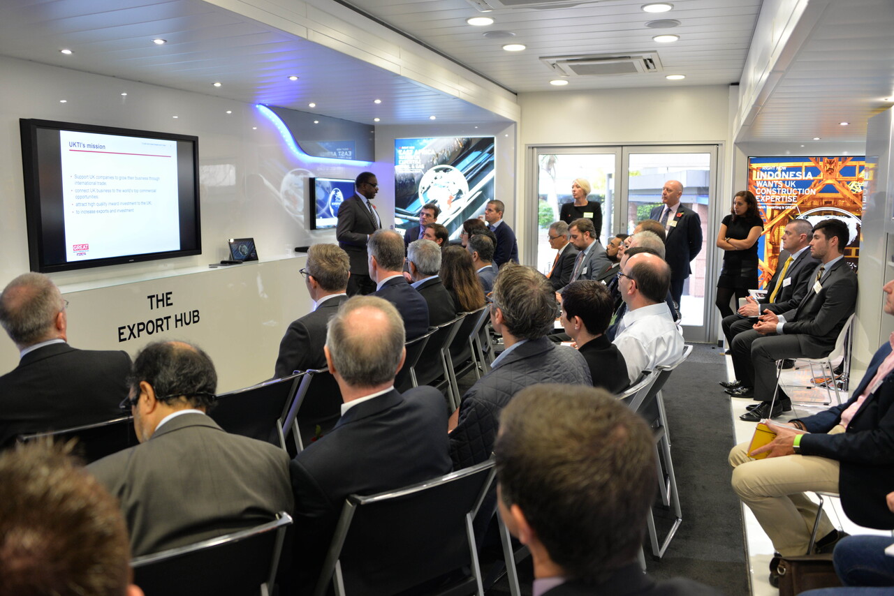 Heathrow welcomes SMEs at annual Business Summit picture