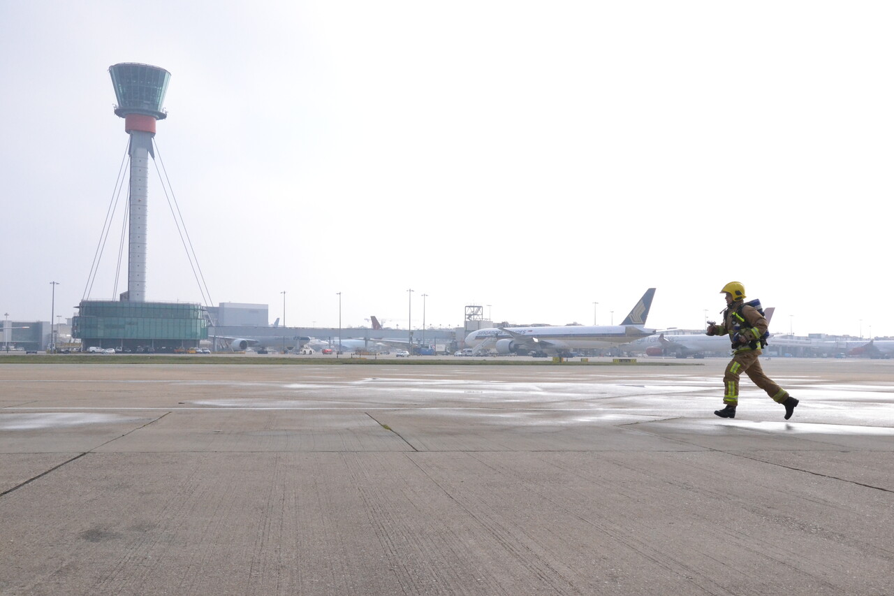 Heathrow Fire-fighter beats world record at London Marathon picture