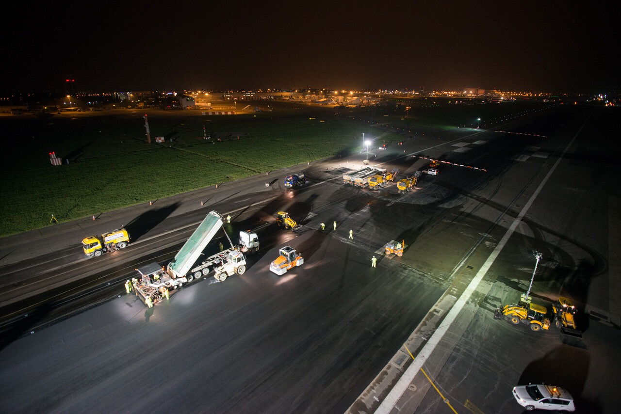 Lighting up the runway at Heathrow picture