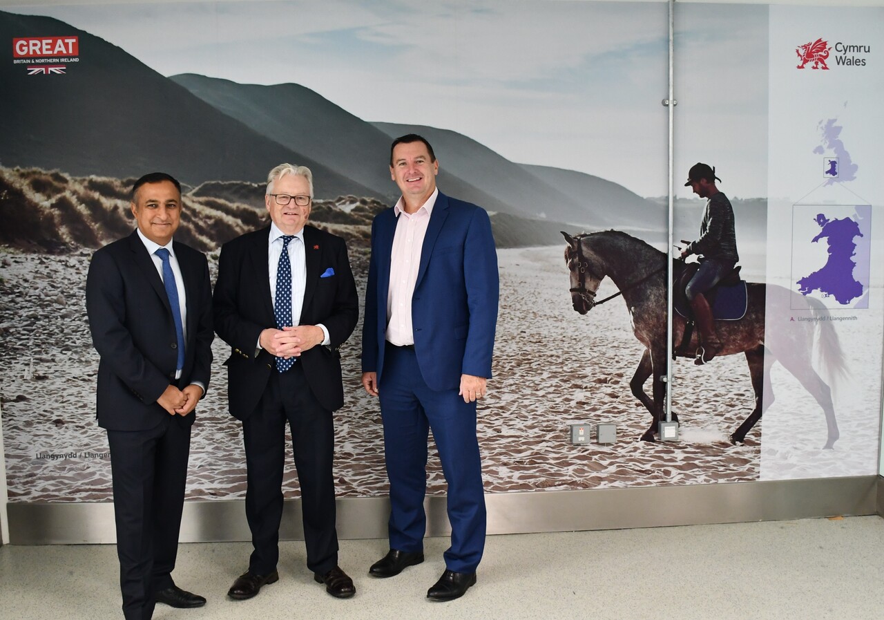 Heathrow unveils Welsh gate room to inspire tourism to Wales picture