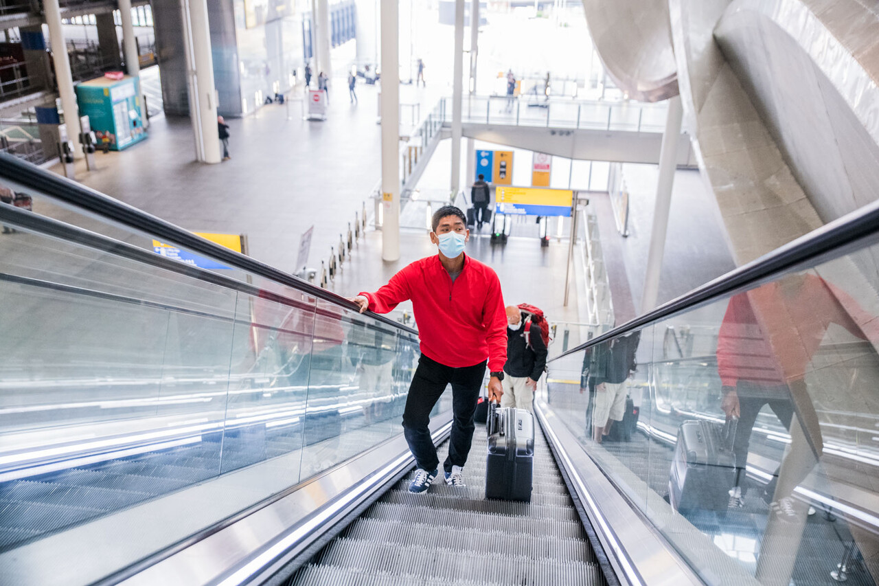 Heathrow reminds passengers of COVID-19 guidelines ahead of busy Christmas getaway picture