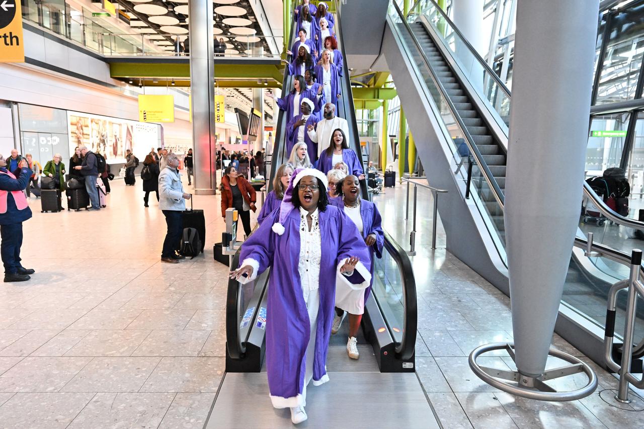 heathrow choir 003