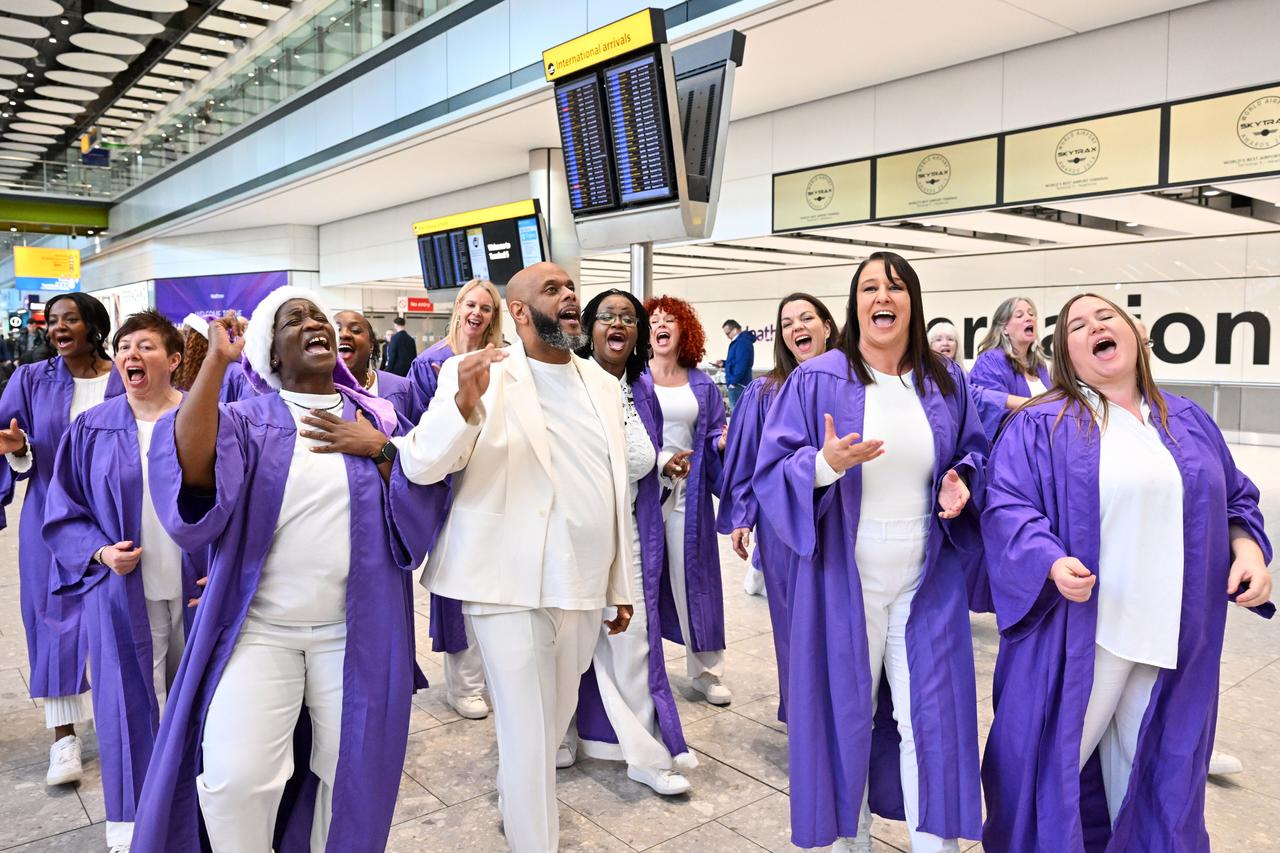 heathrow choir 008