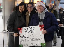 Martine McCutcheon surprises passengers at Heathrow with a Love Actually moment