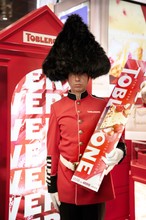 Download Image - Heathrow Toblerone EtonMess 06 picture