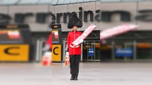 Download Image - Heathrow Toblerone Eton Mess picture